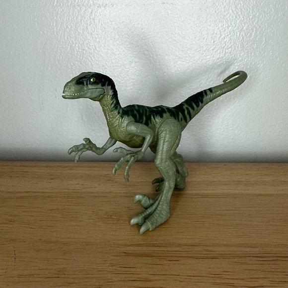 Jurassic World Dino Rivals Attack Pack‎ Velociraptor Charlie Dinosaur - Picture 1 of 7